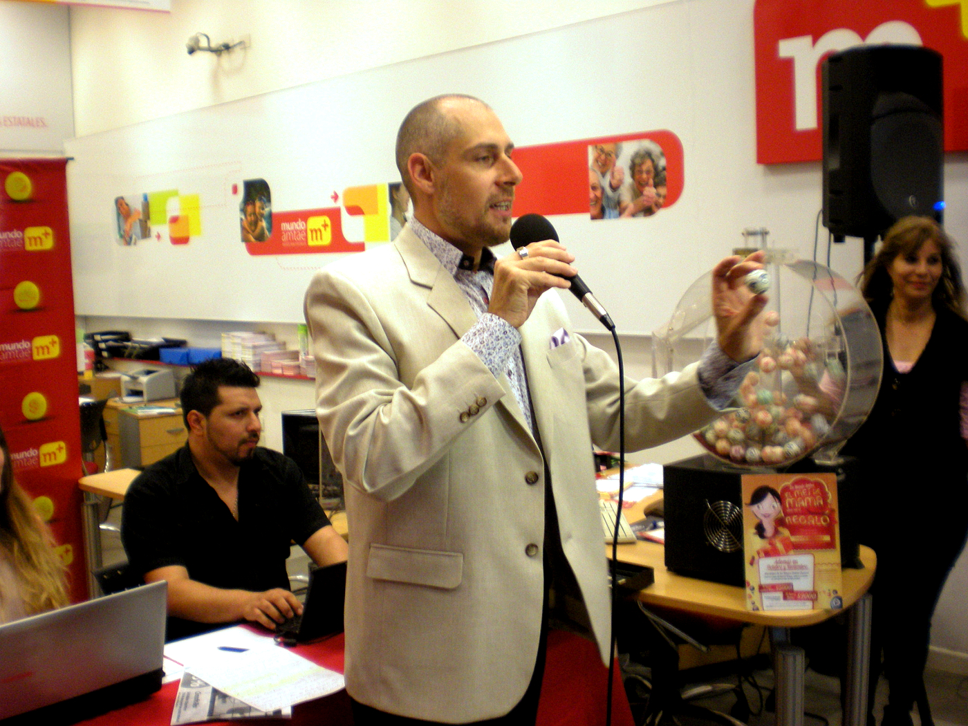 Entrega de premios empresariales y bingos