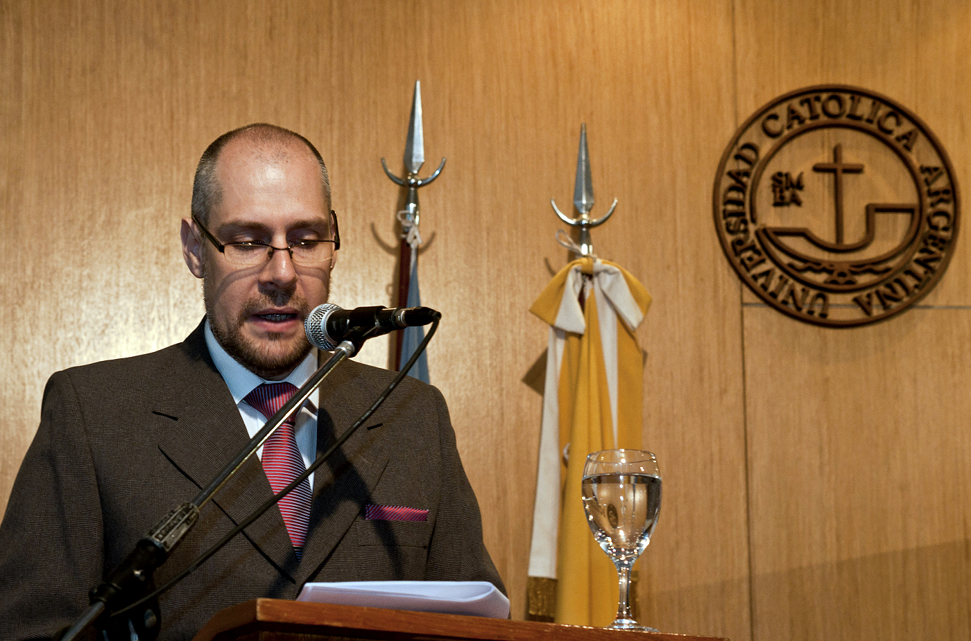 Locución en jornadas y charlas profesionales